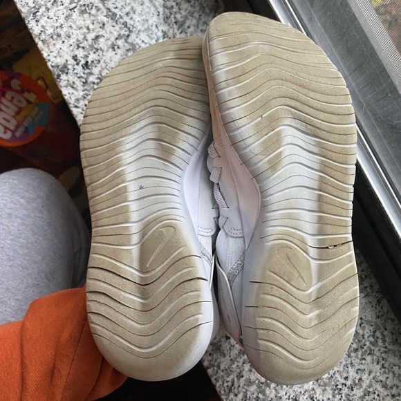 nike running shoes - Picture 3 of 3